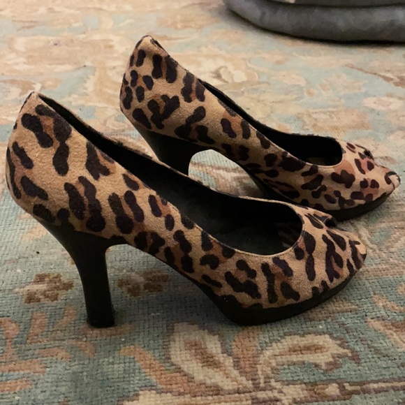 Cheetah print peel toe heels - Picture 2 of 3
